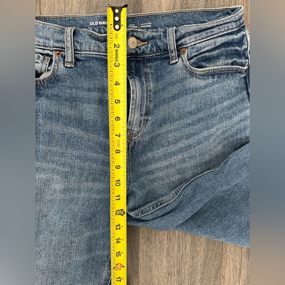 EUC Women’s Mid Rise Boyfriend Jeans Blue Denim Wash Old Navy Size 6 Tall - Picture 8 of 9